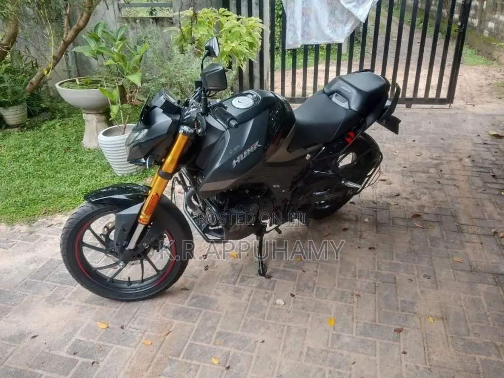 Hero Hunk 2025 Motorbike (Used)