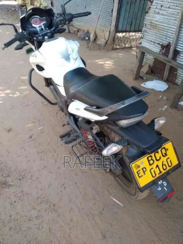 Hero-Honda Hunk 2015 Motorbike (Used)