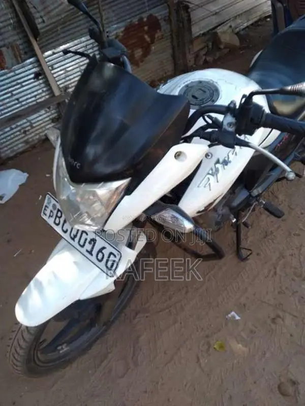 Hero-Honda Hunk 2015 Motorbike (Used)