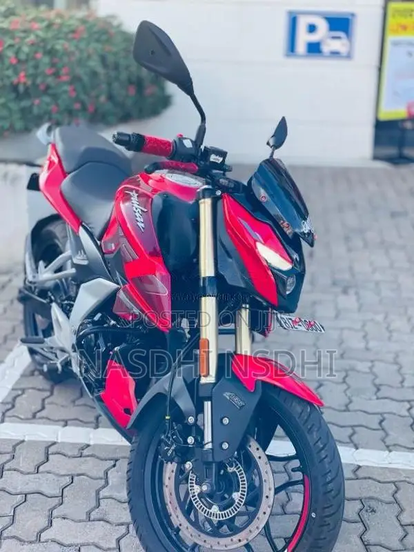 Bajaj Pulsar N160 2025 Motorbike (Used)