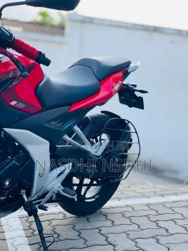 Bajaj Pulsar N160 2025 Motorbike (Used)
