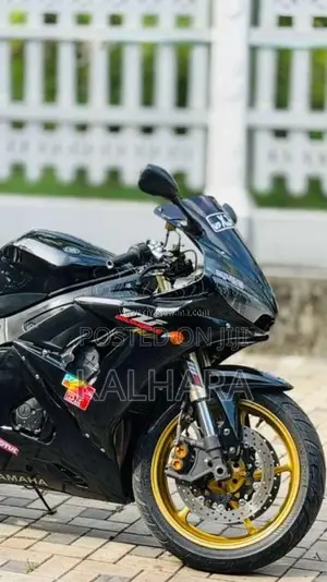 Yamaha R6 2006 Motorbike (Used)