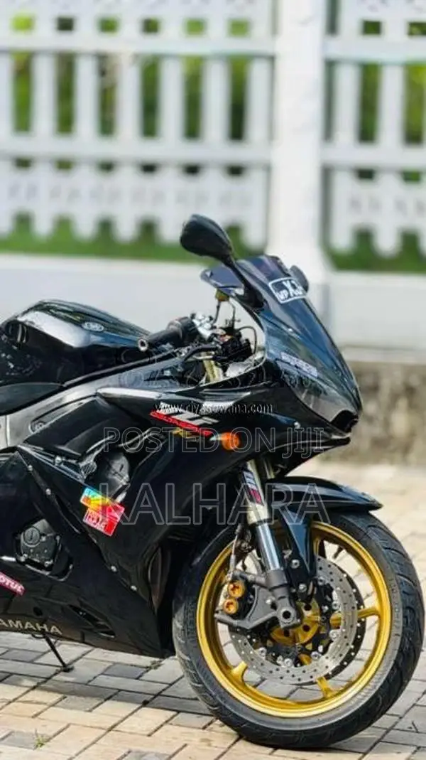 Yamaha R6 2006 Motorbike (Used)