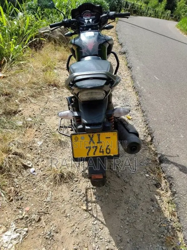 Hero Hunk 2012 Motorbike (Used)