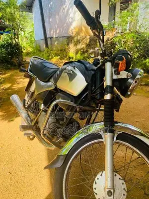 Hero Honda 2003 Motorbike (Used)