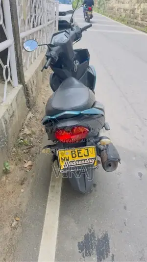 Yamaha Zr 2016 Motorbike (Used)
