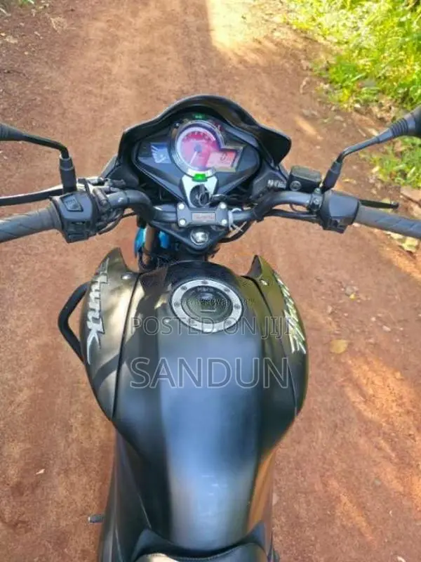 Hero Hunk 2019 Motorbike (Used)