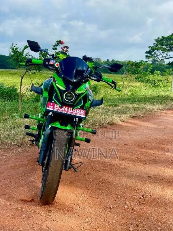 Bajaj Pulsar 2025 Motorbike (Used)