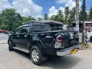 Toyota Hilux 2006 Pickup (Used)