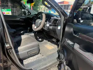 Toyota Hilux 2023 Pickup (Used)