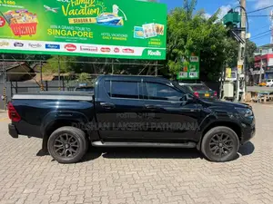 Toyota Hilux 2023 Pickup (Used)