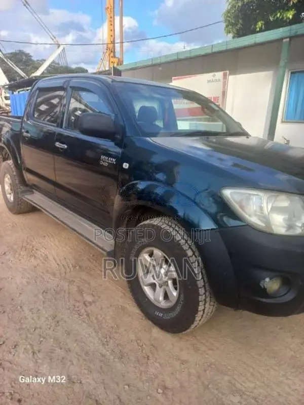 Toyota Hilux 2010 Pickup (Used)