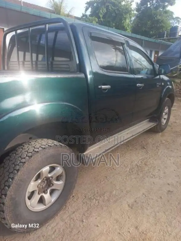 Toyota Hilux 2010 Pickup (Used)