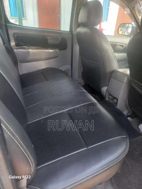 Toyota Hilux 2010 Pickup (Used)