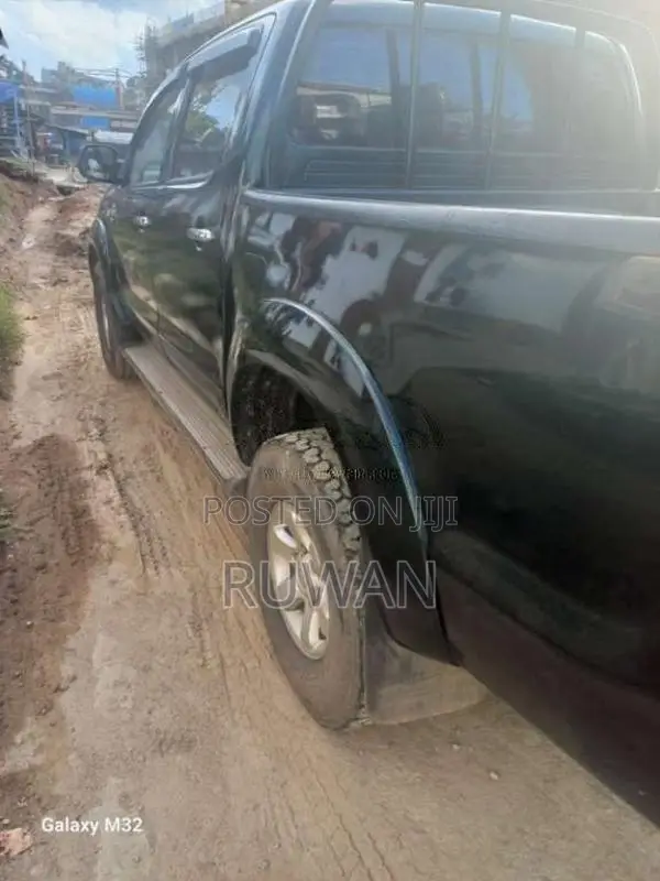Toyota Hilux 2010 Pickup (Used)
