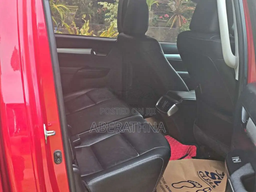 Toyota Hilux REVOLUTION 2018 Pickup (Used)