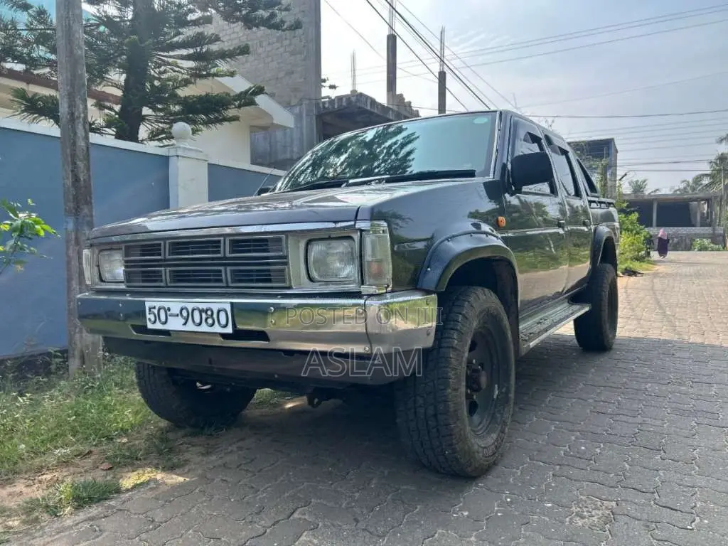 Nissan D-21 4X4 1988 Pickup (Used)