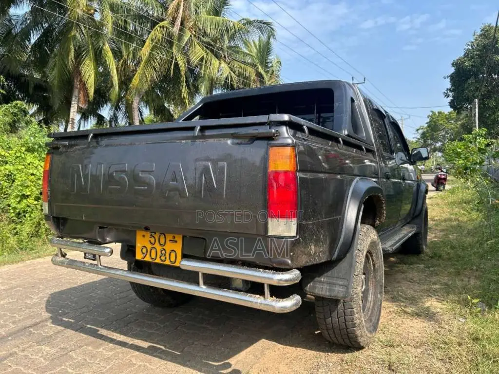 Nissan D-21 4X4 1988 Pickup (Used)