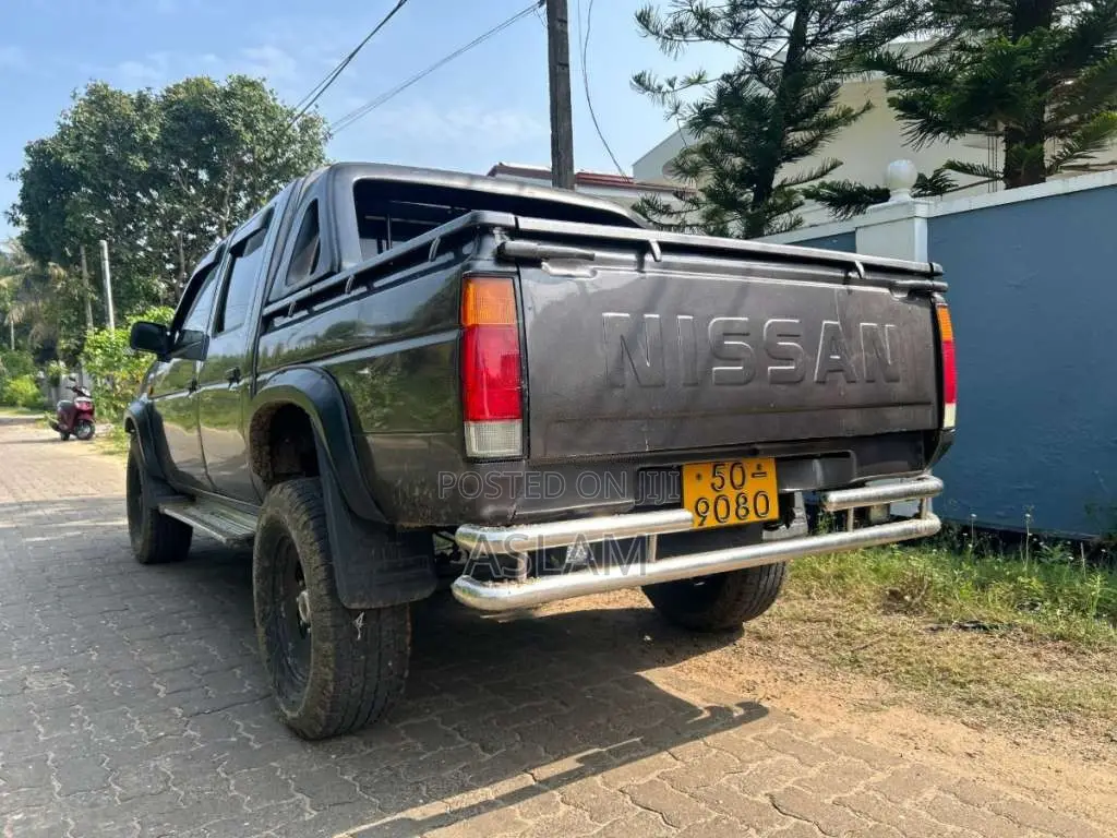 Nissan D-21 4X4 1988 Pickup (Used)