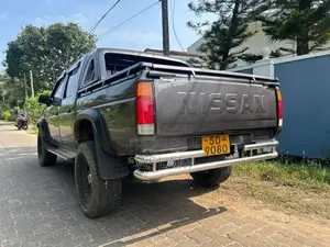 Nissan D-21 4X4 1988 Pickup (Used)