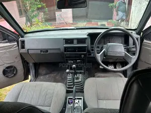 Nissan D-21 4X4 1988 Pickup (Used)