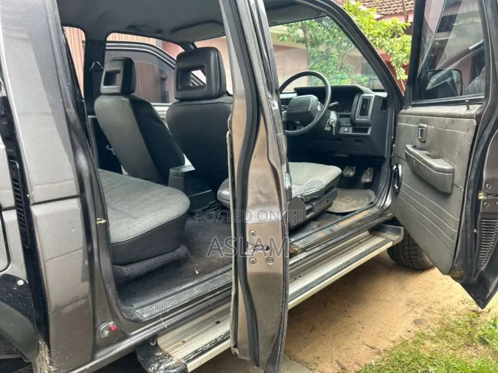 Nissan D-21 4X4 1988 Pickup (Used)