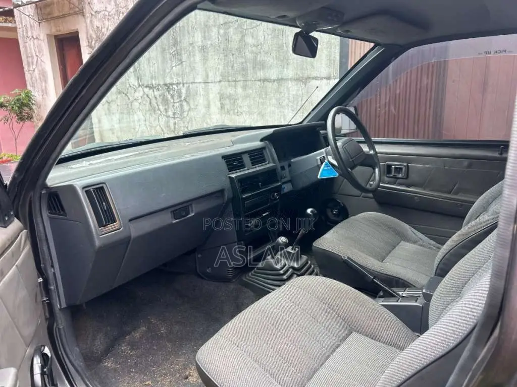 Nissan D-21 4X4 1988 Pickup (Used)