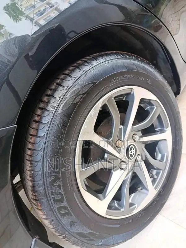 Toyota Axio 2016 Car (Used)