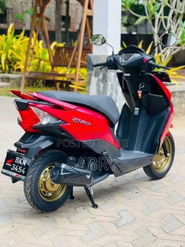 Honda Dio DLX 2025 Motorbike (Used)