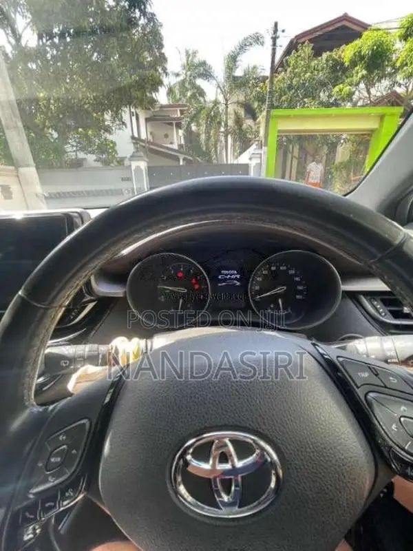 Toyota CHR NGX 10 2018 SUV (Used)