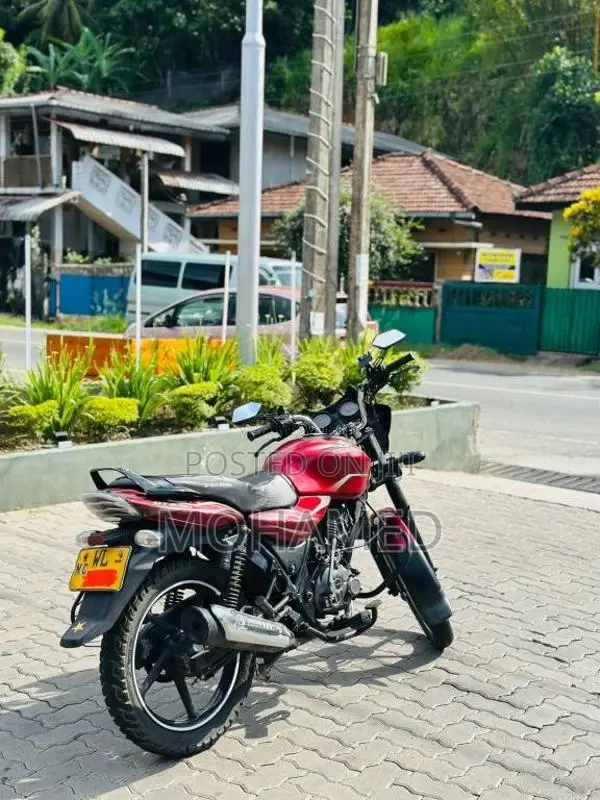 Bajaj 100 2010 Motorbike (Used)