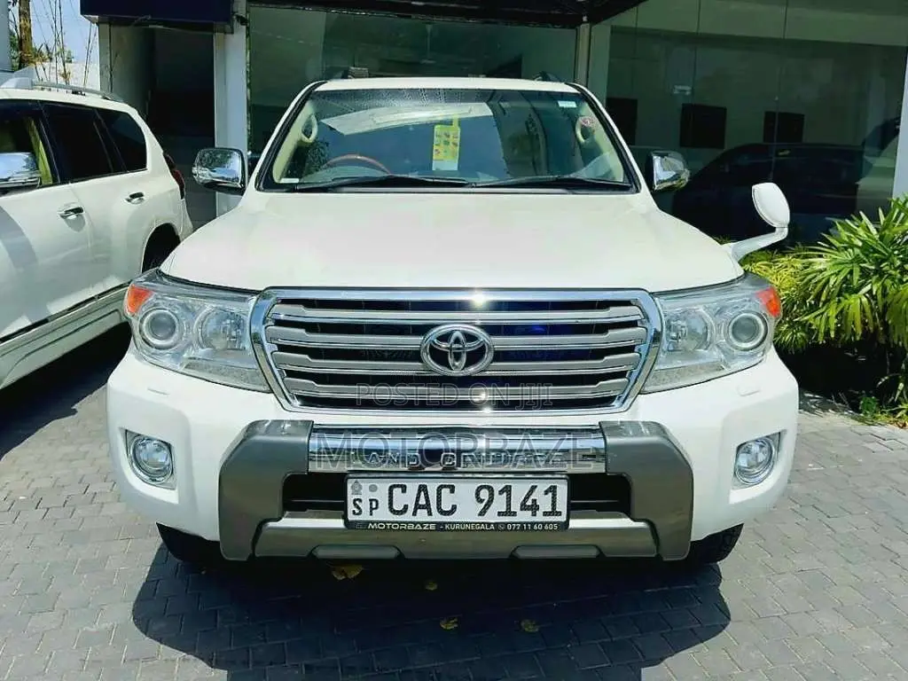 Toyota Land Cruiser Sahara V8 2013 SUV (Used)