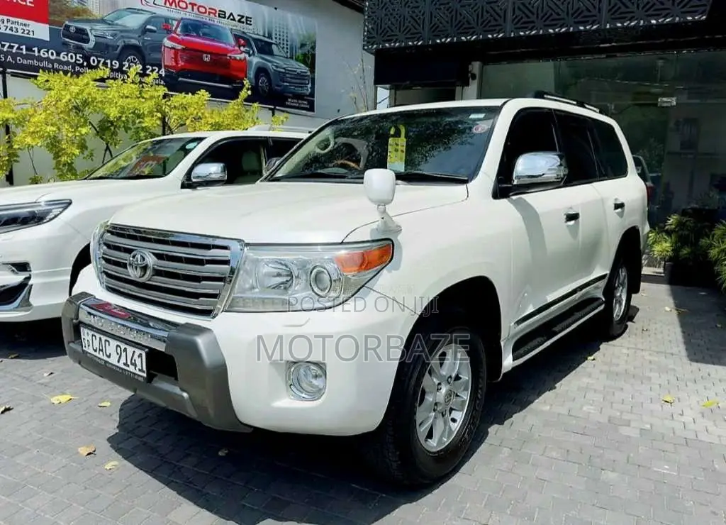 Toyota Land Cruiser Sahara V8 2013 SUV (Used)