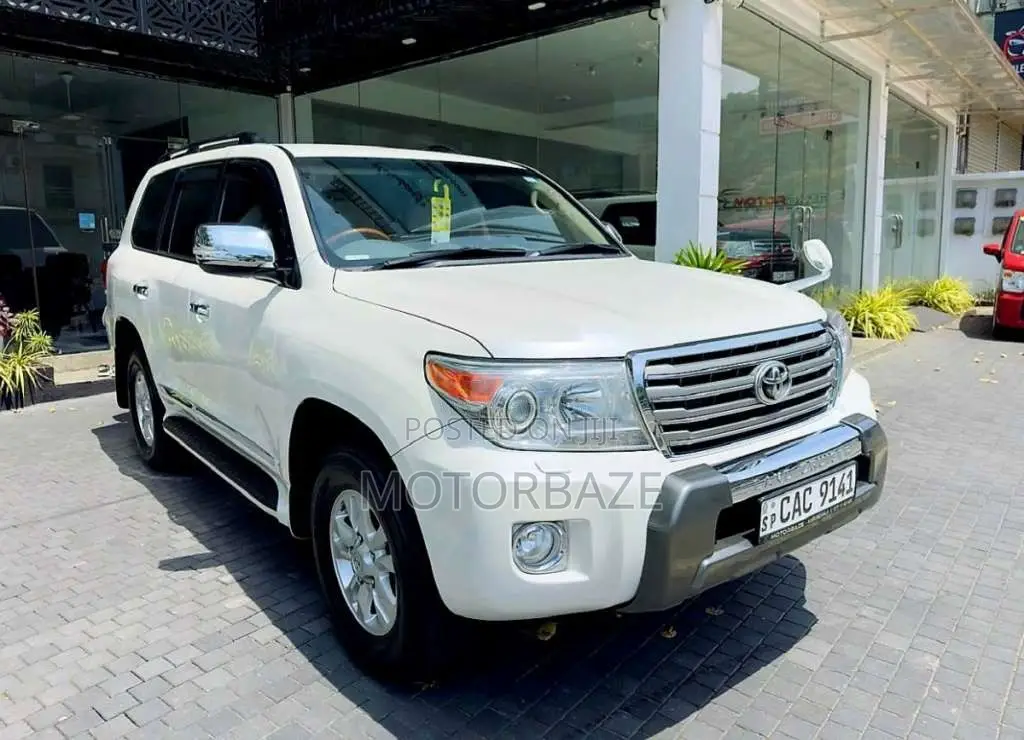 Toyota Land Cruiser Sahara V8 2013 SUV (Used)
