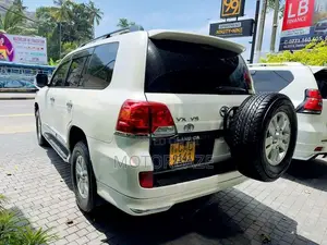 Toyota Land Cruiser Sahara V8 2013 SUV (Used)