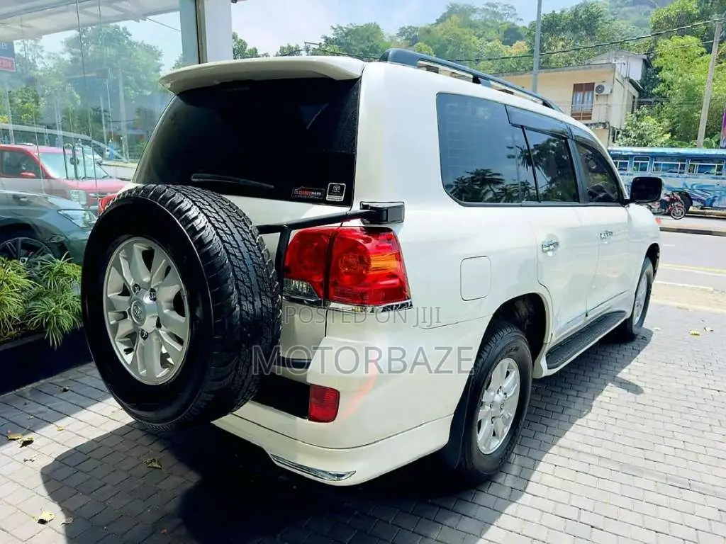 Toyota Land Cruiser Sahara V8 2013 SUV (Used)