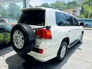 Toyota Land Cruiser Sahara V8 2013 SUV (Used)