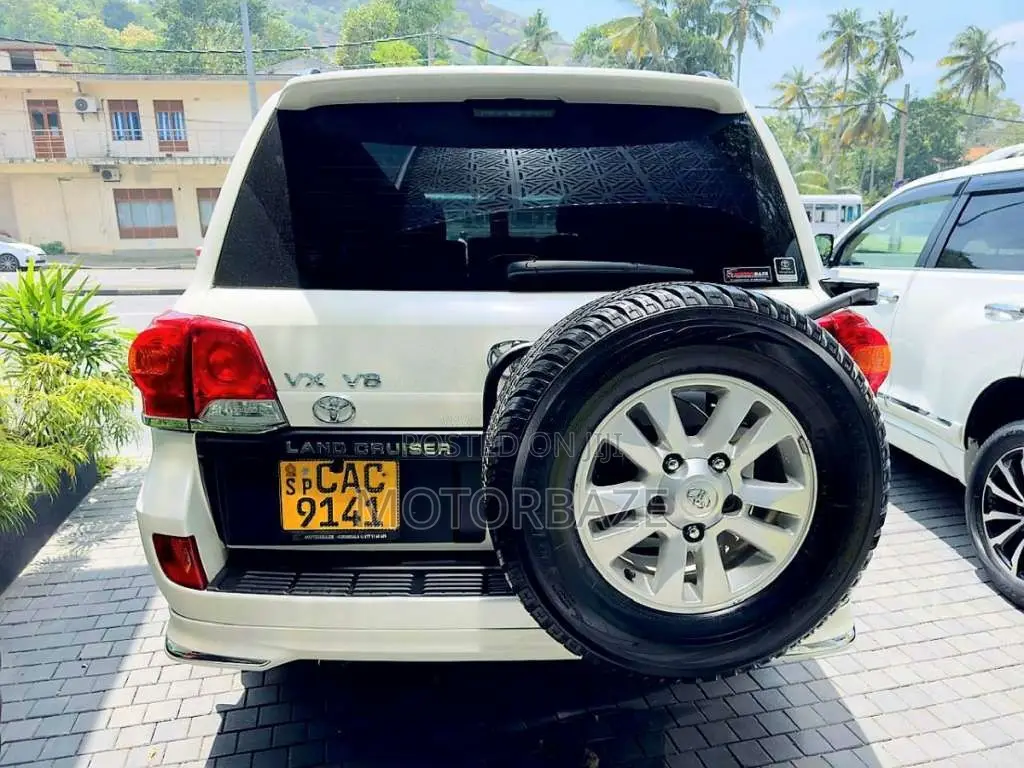 Toyota Land Cruiser Sahara V8 2013 SUV (Used)