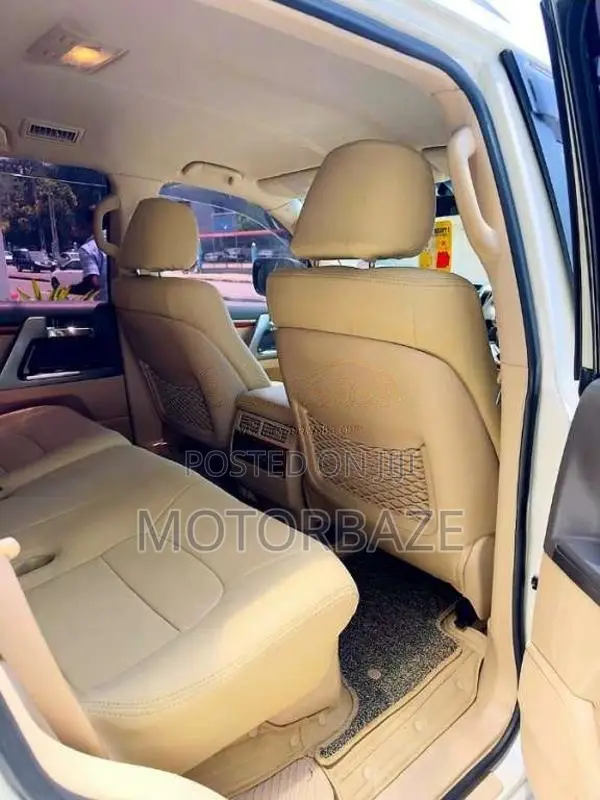 Toyota Land Cruiser Sahara V8 2013 SUV (Used)