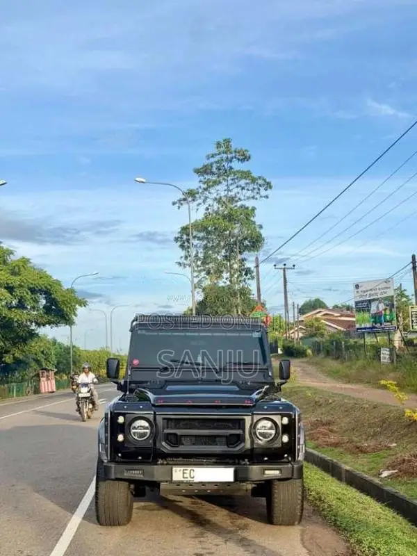 Land-Rover Defender 2015 SUV (Used)