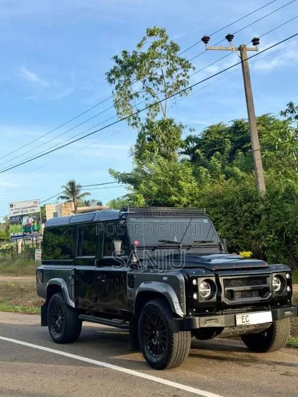 Land-Rover Defender 2015 SUV (Used)