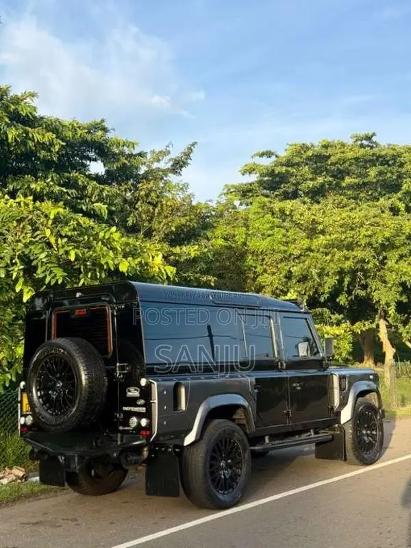 Land-Rover Defender 2015 SUV (Used)