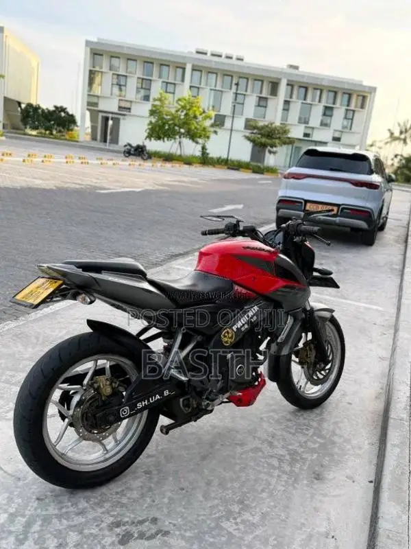 Bajaj Pulsar NS200 2020 Motorbike (Used)