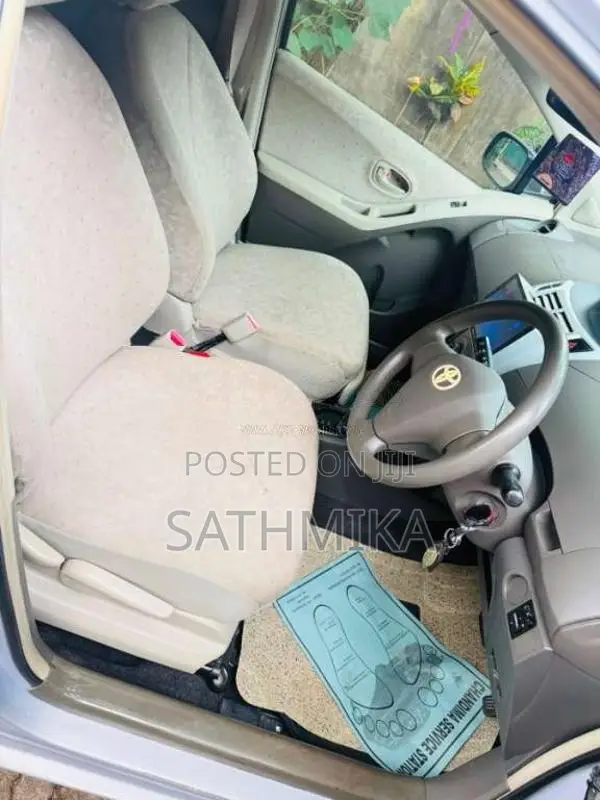 Toyota Vitz 2010 Car (Used)