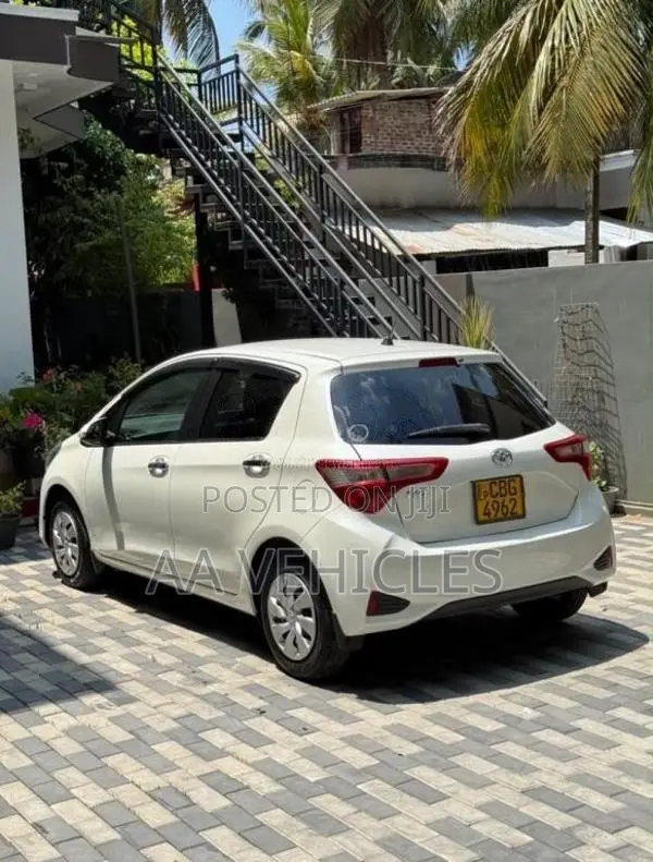 Toyota Vitz 2018 Car (Used)