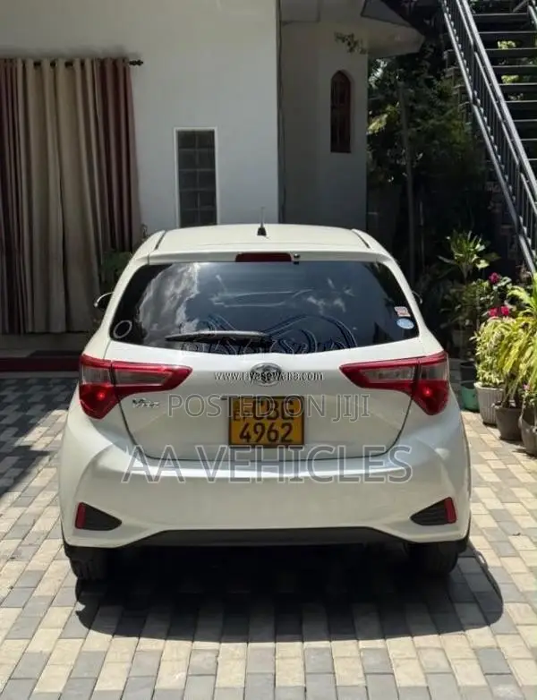 Toyota Vitz 2018 Car (Used)