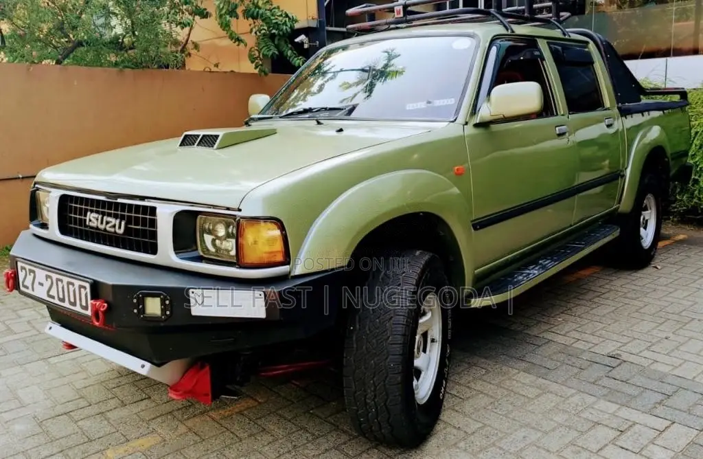 Isuzu KB 2WD 1980 Crew Cab (Used)