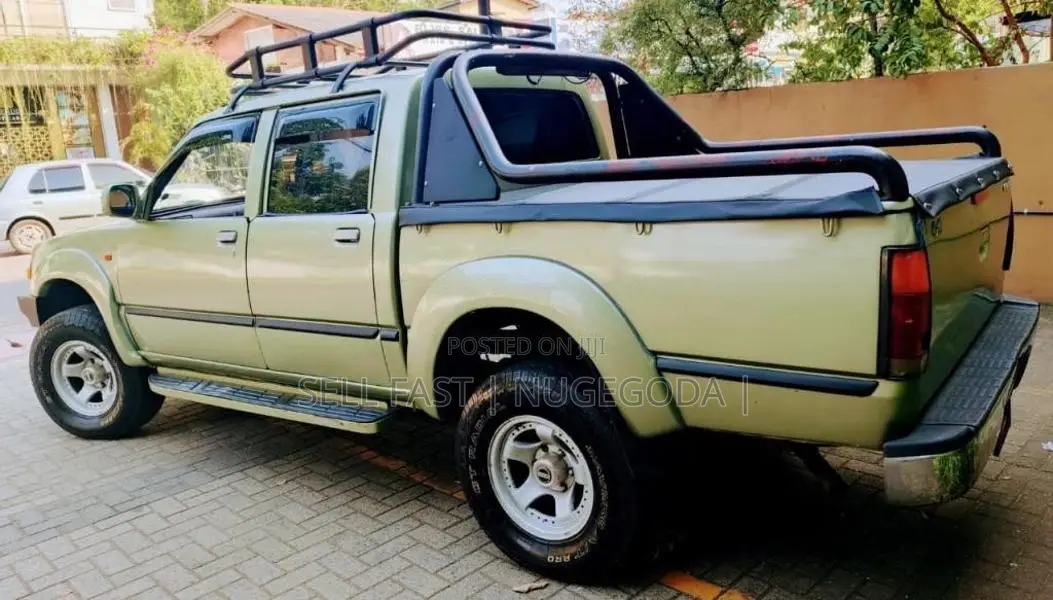 Isuzu KB 2WD 1980 Crew Cab (Used)