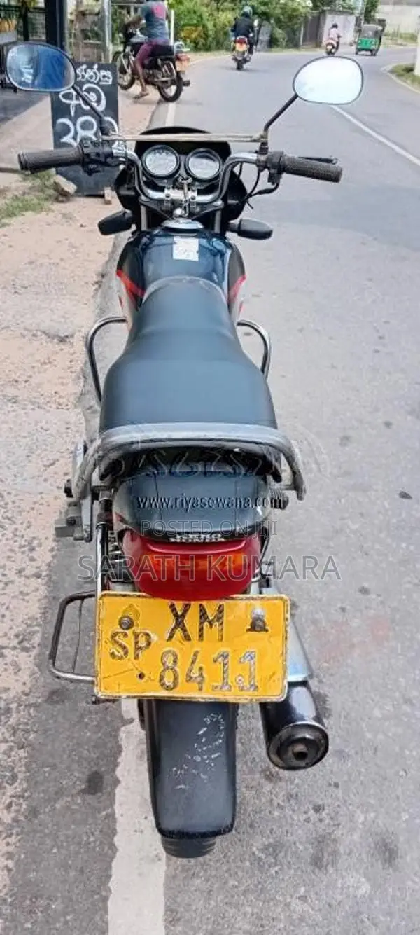 Hero-Honda DELUXE 2012 Motorbike (Used)