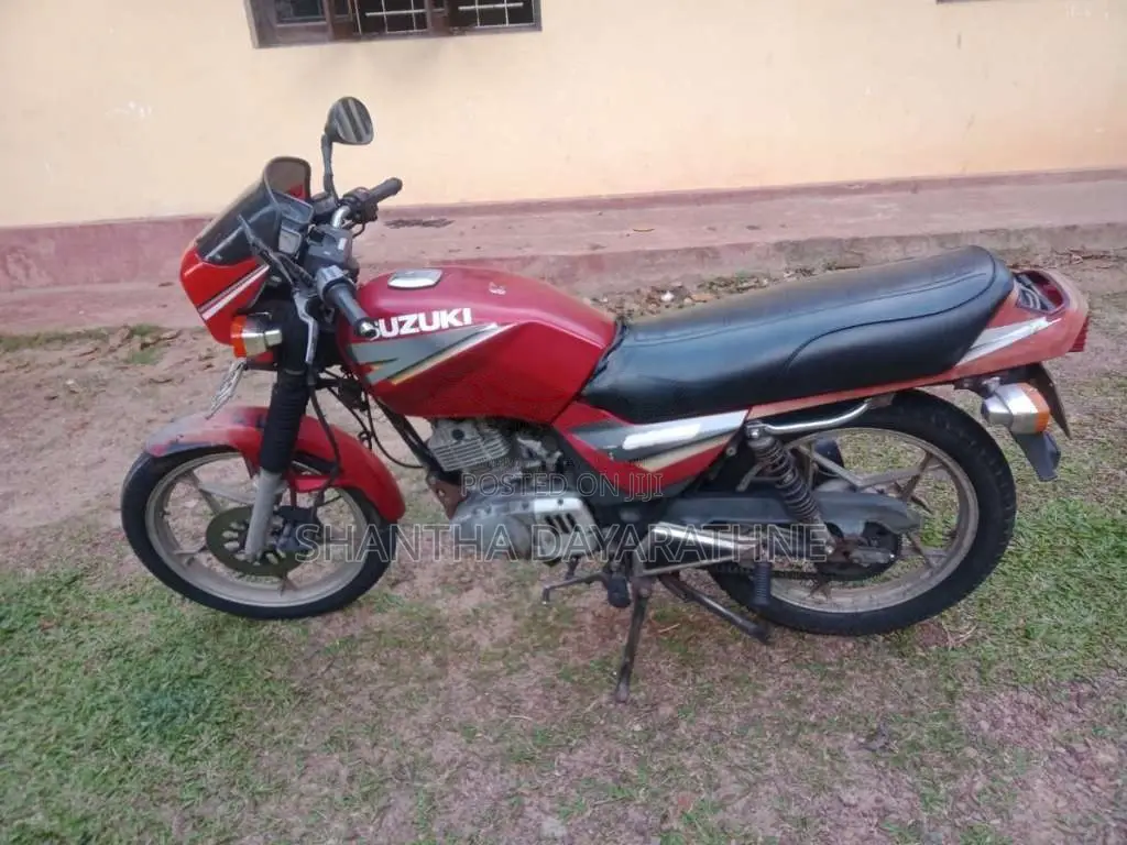 Suzuki GS125 2004 Motorbike (Used)